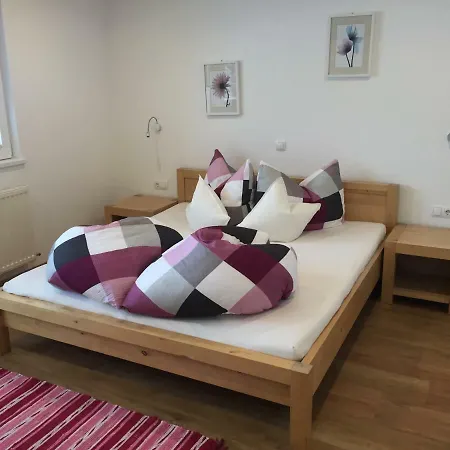 Haus Adlerhorst * نيوستيف ام ستوبيتا